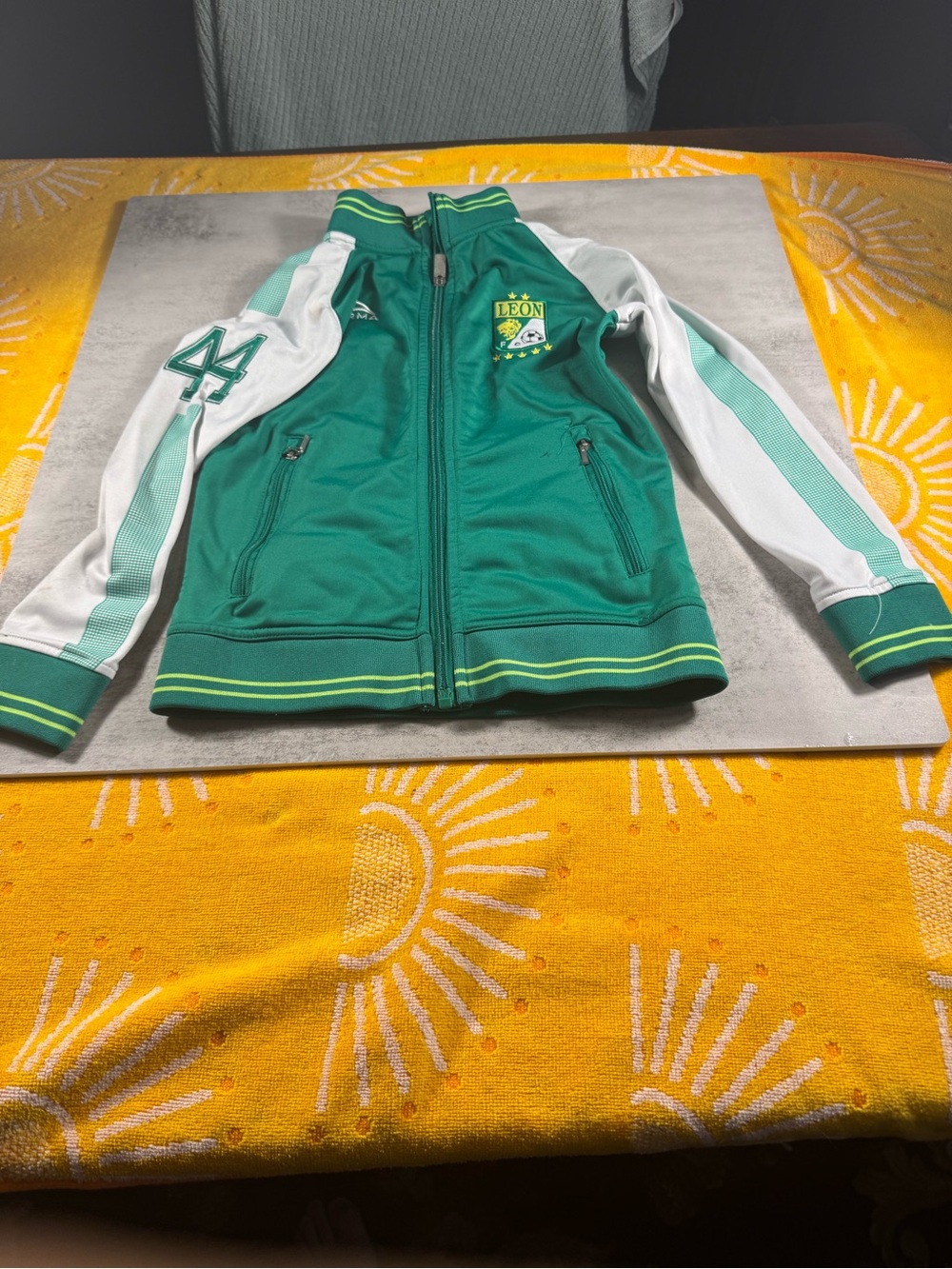 Club León jacket kids size small